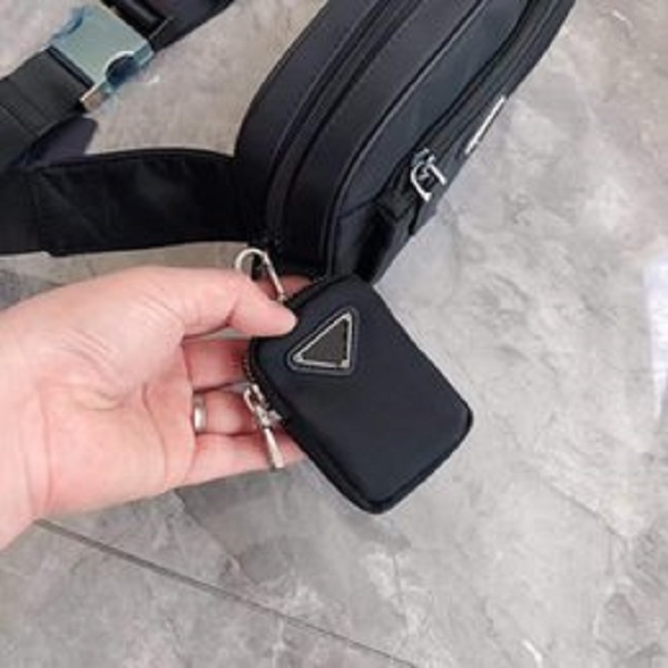 2023 designer waist bag high quality off Outdoor mobile phone bag chest bags Canvas leather cowhide pockets The nylon white handbag sports bagpack, Black
2023 designer waist bag high quality off Outdoor mobile phone bag chest bags Canvas leather cowhide pockets The nylon white handbag sports bagpack, Black