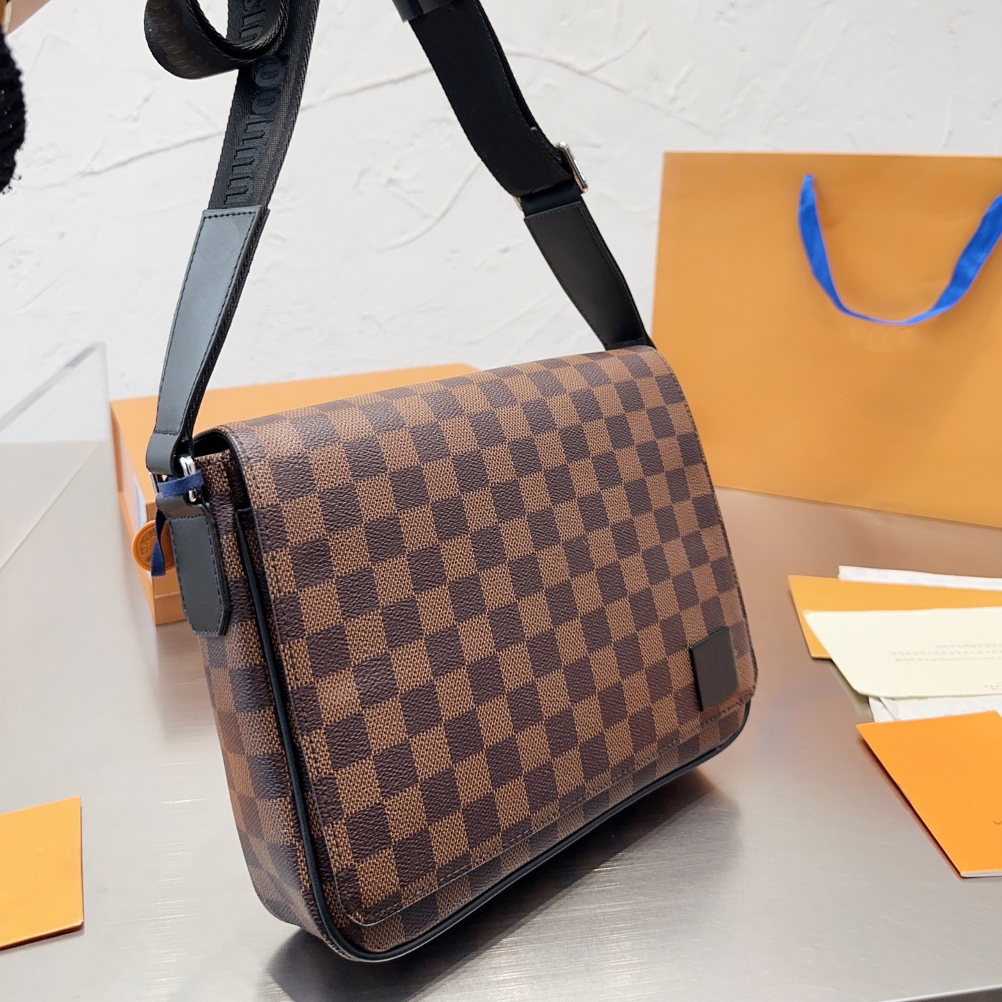 designer Bags Men Luxury Bags Casual Crossbags Genuine Leather Shoulderbags Large Capacity Travel bags Men Purse, Black
designer Bags Men Luxury Bags Casual Crossbags Genuine Leather Shoulderbags Large Capacity Travel bags Men Purse, Black