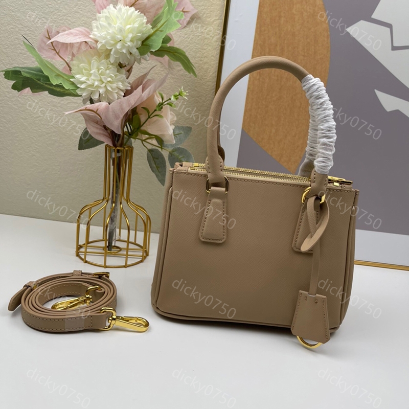 Designer Luxury Totes Handbags shoulder bags men tote purse Fashion leather crossbody tote bag Classic shopping bags Detachable adjustable leather shoulder strap, White
Designer Luxury Totes Handbags shoulder bags men tote purse Fashion leather crossbody tote bag Classic shopping bags Detachable adjustable leather shoulder strap, White
