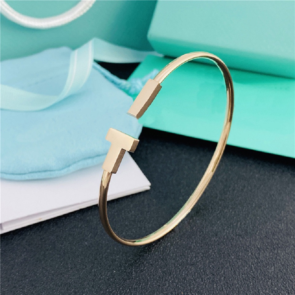 Designer T Letter Bangles Luxury Brand gold charm bangle bracelet Men and Women Fashion Bracelets Everyday Accessories Party Wedding Valentines Day Gifts
Designer T Letter Bangles Luxury Brand gold charm bangle bracelet Men and Women Fashion Bracelets Everyday Accessories Party Wedding Valentines Day Gifts