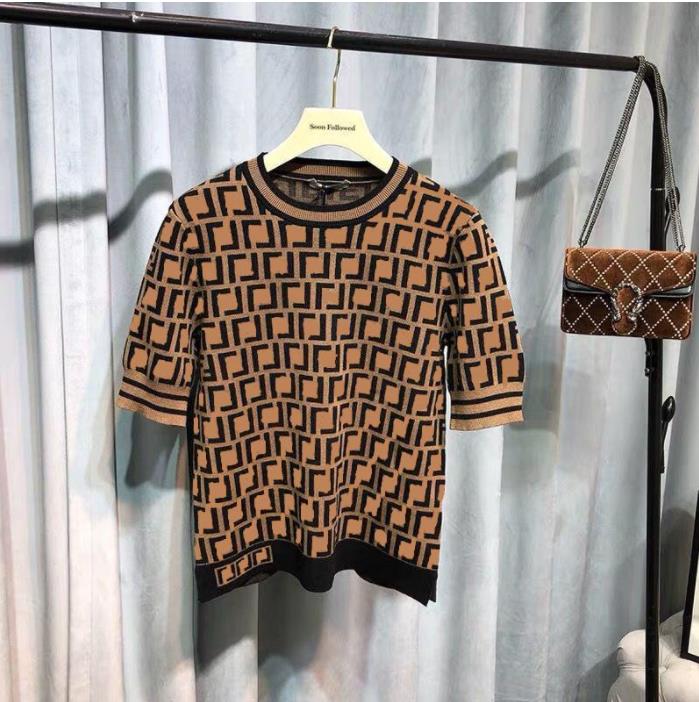 High quality retro Women's Knits FF letter LOGO jacquard knit short-sleeved fashion temperament knitted top, Brown
High quality retro Women's Knits FF letter LOGO jacquard knit short-sleeved fashion temperament knitted top, Brown