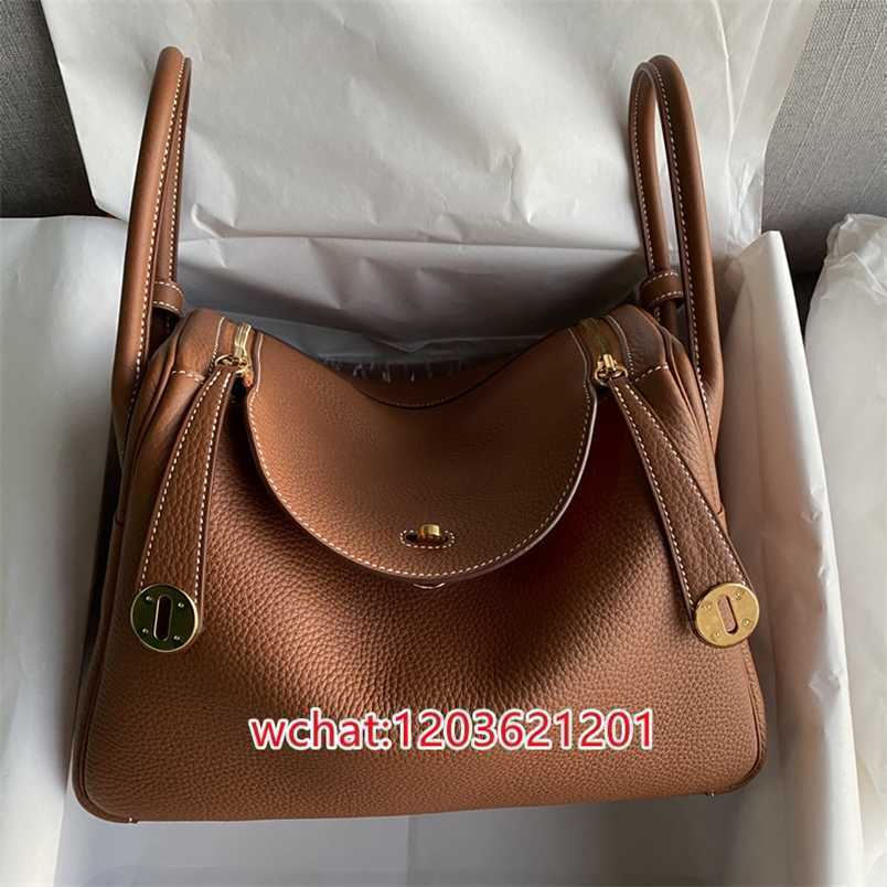 Designer Bags Lindys Handbags Jun PingHand made with wax thread TC cow leather swift womens 26cm doctors, All colors can be customized
Designer Bags Lindys Handbags Jun PingHand made with wax thread TC cow leather swift womens 26cm doctors, All colors can be customized