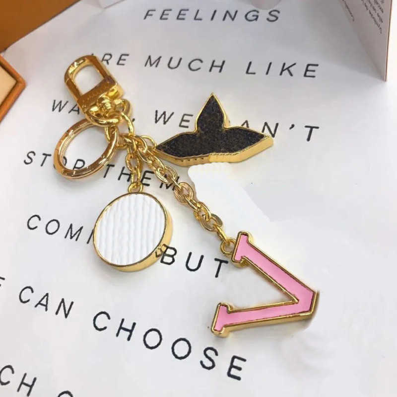 Lanyards Luxury Designer Keychain Fashion Classic Brand Key Buckle Letter Design Handmade Gold Keychains Mens Womens Bag Pendant
Lanyards Luxury Designer Keychain Fashion Classic Brand Key Buckle Letter Design Handmade Gold Keychains Mens Womens Bag Pendant