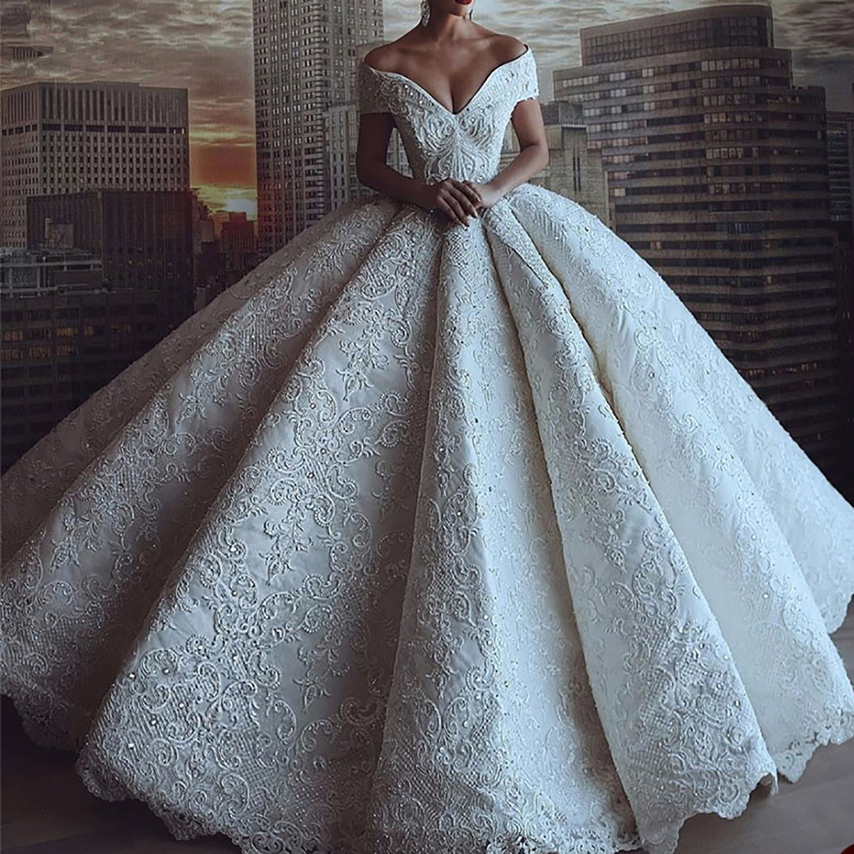 Glamorous Ball Gown Wedding Dresses V-neck Off the Shoulder Whole Body Applicant Beaded Backless Court Gown Custom Made Bridal Gown Vestidos De Novia