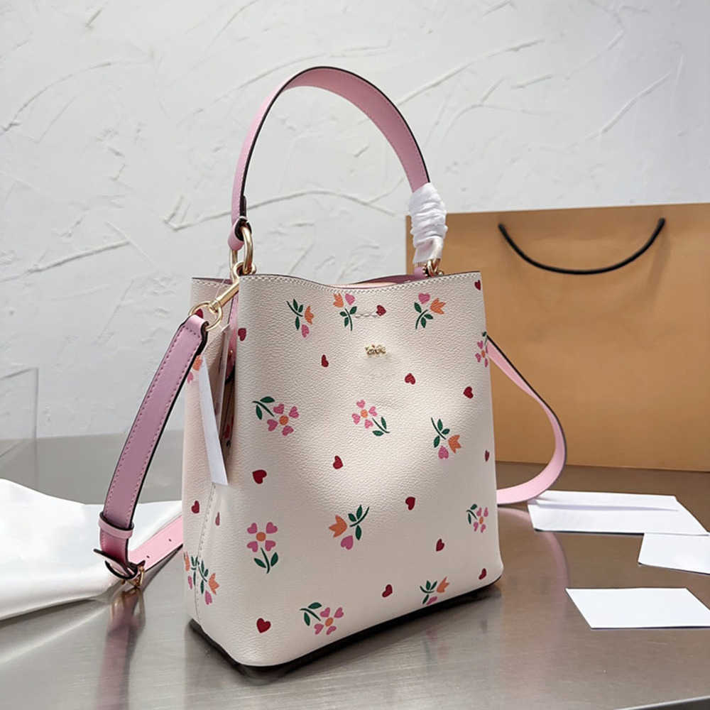 New Totes Bags Womens Designer Bags Luxury Handbags Women Classic Flower Buckle Bag Fashion Shopping Shoulder Crossbody Lager Tote Purse, Cobag beige
New Totes Bags Womens Designer Bags Luxury Handbags Women Classic Flower Buckle Bag Fashion Shopping Shoulder Crossbody Lager Tote Purse, Cobag beige