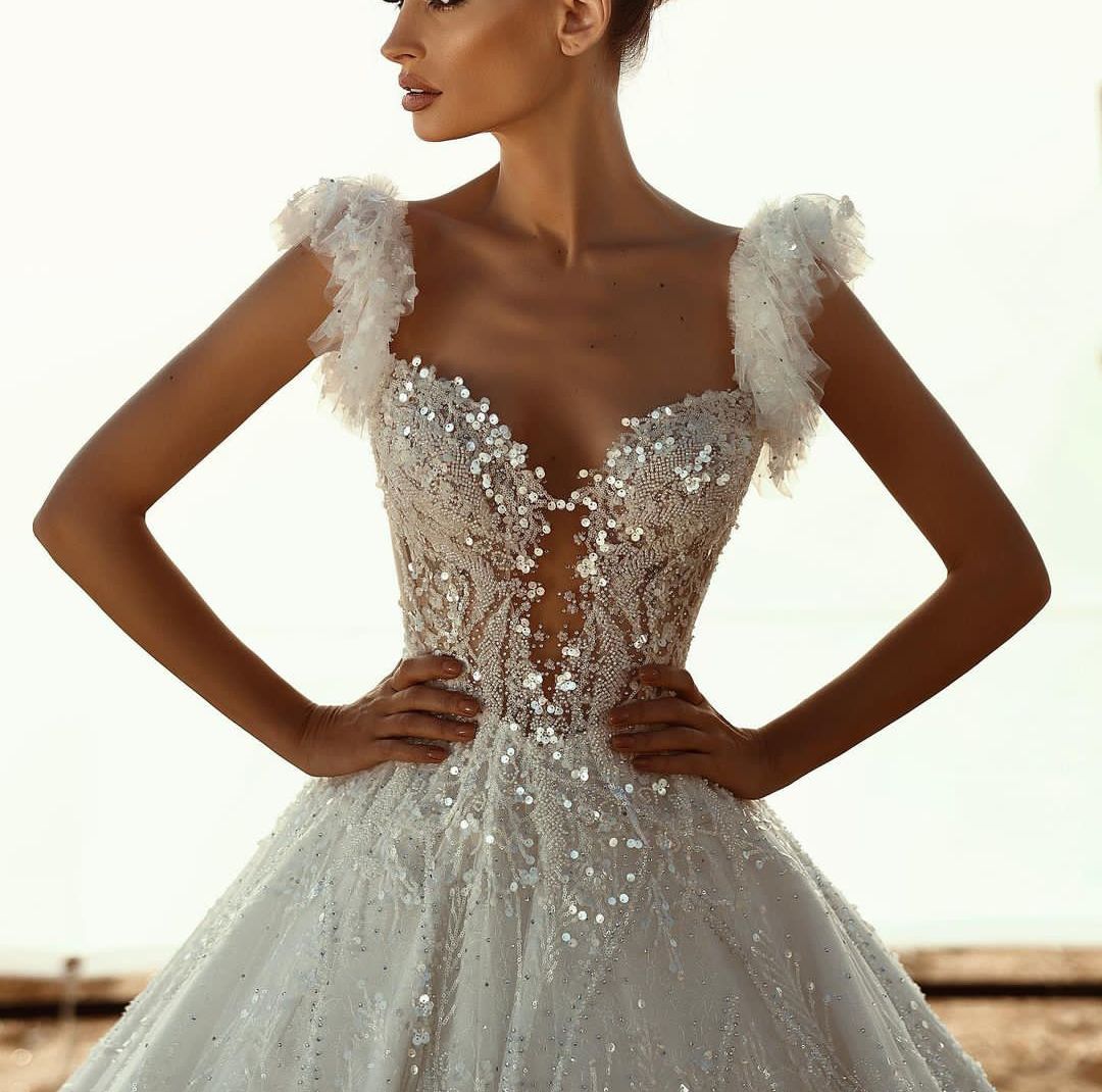 Ball Gown Wedding Dresses Sleeveless V Neck Straps Feather Sequins Appliques Beaded Lace Ruffles Dias Bridal Gowns Plus Size Custom Made Vestido de no