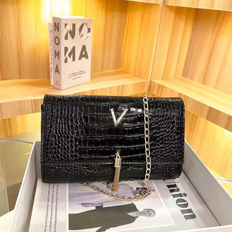 Designers Women Shoulder bags handbag Messenger Totes Chain carrying shoulder bag Fashion Metallic Handbags Classic check gift wholesale Shopping Y Party, Red
Designers Women Shoulder bags handbag Messenger Totes Chain carrying shoulder bag Fashion Metallic Handbags Classic check gift wholesale Shopping Y Party, Red