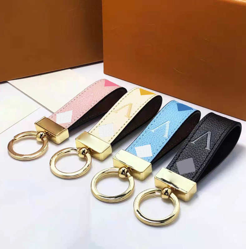 Lanyards Designer Keychains Car Key Chain Bags Decoration Cowhide Gift Design for Man Woman 4 Option Top Quality
Lanyards Designer Keychains Car Key Chain Bags Decoration Cowhide Gift Design for Man Woman 4 Option Top Quality