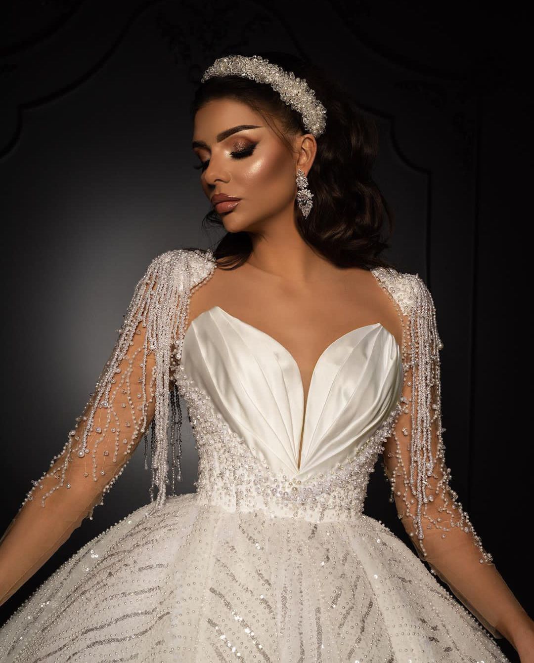 Luxury Ball Gown Wedding Dresses Middle Sleeves V Neck Sequins Appliques Beaded Lace Satin Ruffles Pearls Bridal Gowns Dresses Plus Size Custom Made V
