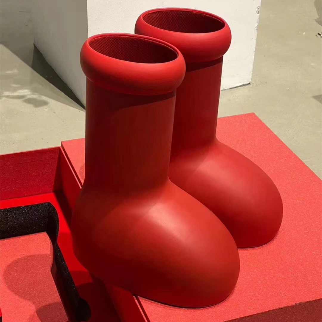 Exaggerate Designer Boots Big Red Boot MSCHF 2023 New Trend Fashion Stars Show Style Chunky Sole Oversized Mens Womens Booties Rubber Flat Shoes
Exaggerate Designer Boots Big Red Boot MSCHF 2023 New Trend Fashion Stars Show Style Chunky Sole Oversized Mens Womens Booties Rubber Flat Shoes