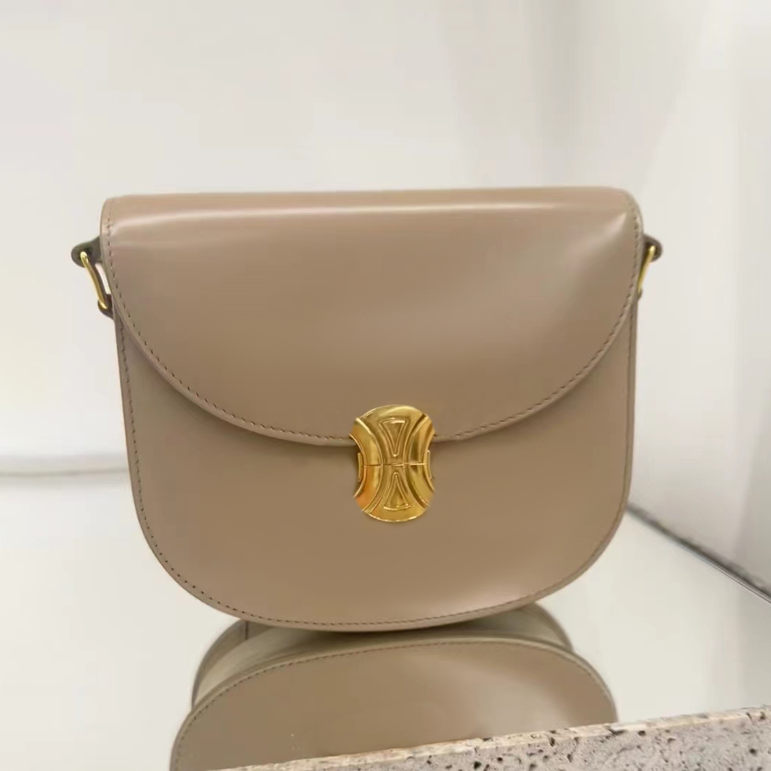 Women's saddles bag crossbody Luxury mens Designer Clutch flap gold metal sign TEEN TRIOMPHE BESACE messenger Genuine leather Cross Body bags tote celins handbag, Brown
Women's saddles bag crossbody Luxury mens Designer Clutch flap gold metal sign TEEN TRIOMPHE BESACE messenger Genuine leather Cross Body bags tote celins handbag, Brown