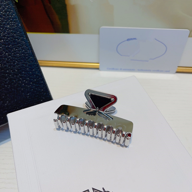 Never Fade Luxury P-Letter Women Clamps Strong Metal Hair Claw Silver Plated Claws Clips For Girls Monther Makeup Street Fashion HairJewelry
Never Fade Luxury P-Letter Women Clamps Strong Metal Hair Claw Silver Plated Claws Clips For Girls Monther Makeup Street Fashion HairJewelry