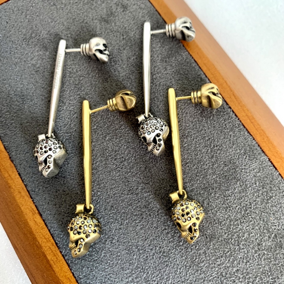 New style Dangle Earring Skeleton Punk 18K Gold plating ladies full Diamonds Skull chain Pendant Earrings men Ear cuffs Designer Jewelry Gift MCE8104
New style Dangle Earring Skeleton Punk 18K Gold plating ladies full Diamonds Skull chain Pendant Earrings men Ear cuffs Designer Jewelry Gift MCE8104