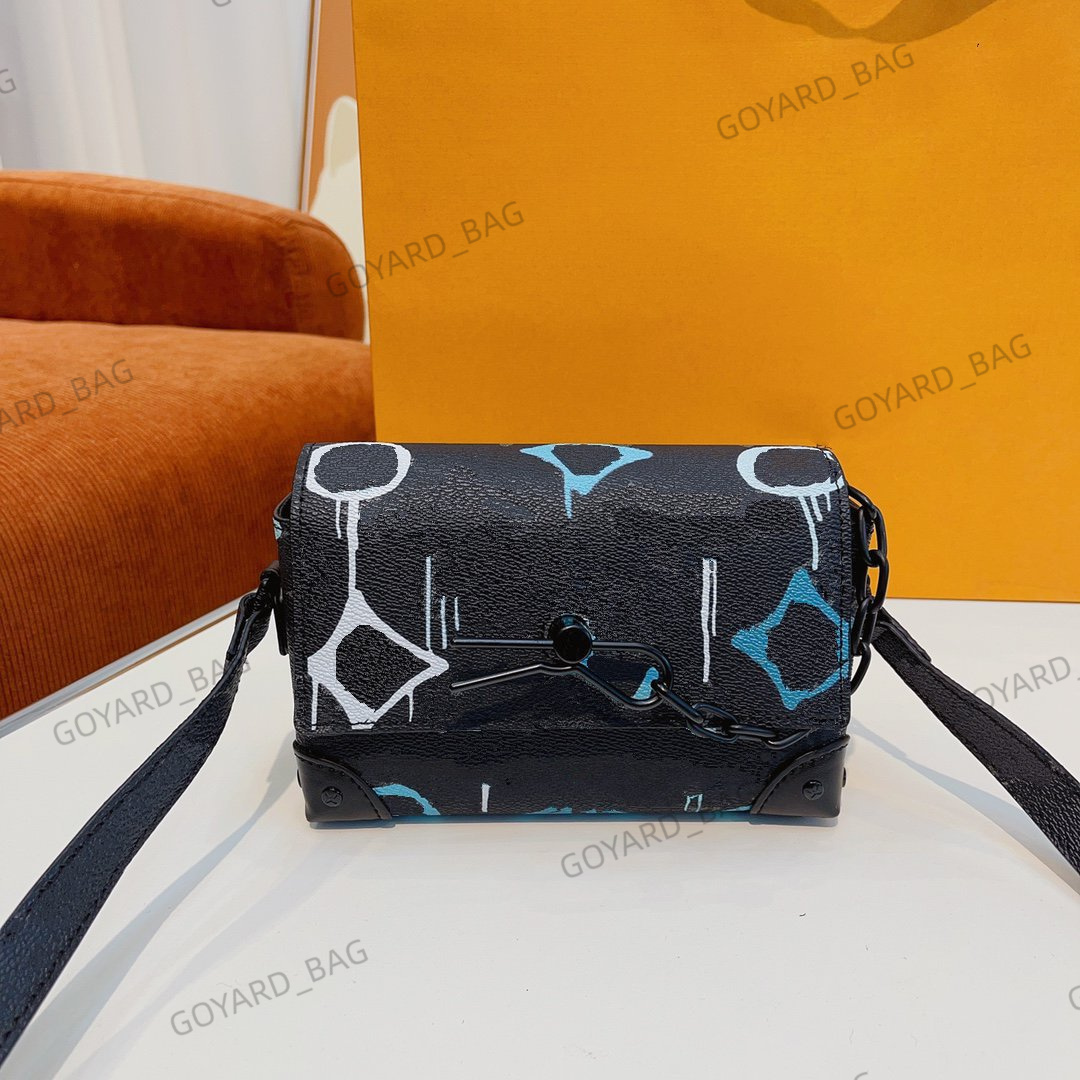 Steamer Wearable Wallet Unisex Crossbody Bag Graffiti Monograms Embossed Chain-and-pin Luxurys Designer Shoulder Messenger Bags for Women Men M81746 M81783 M81852
Steamer Wearable Wallet Unisex Crossbody Bag Graffiti Monograms Embossed Chain-and-pin Luxurys Designer Shoulder Messenger Bags for Women Men M81746 M81783 M81852