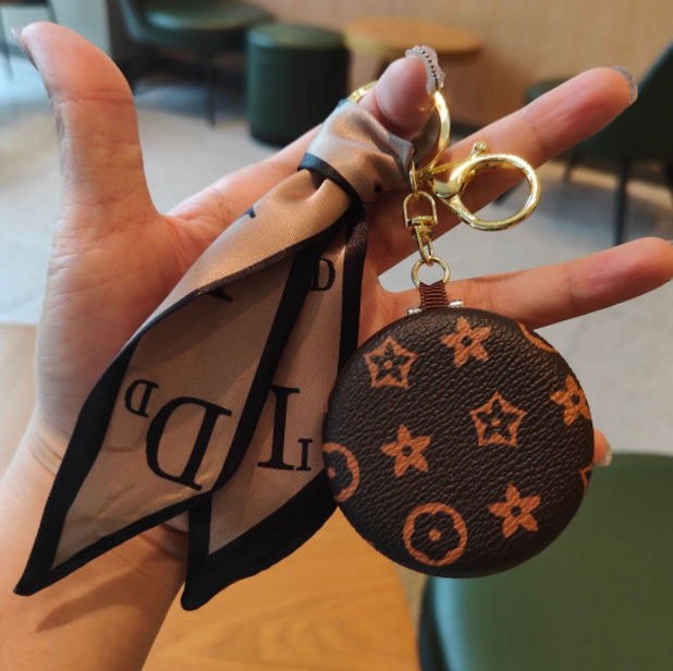 Vanity mirror keychain With Silk Double sided package pendant light luxury Pendant Women Accessories Keyring Gift
Vanity mirror keychain With Silk Double sided package pendant light luxury Pendant Women Accessories Keyring Gift