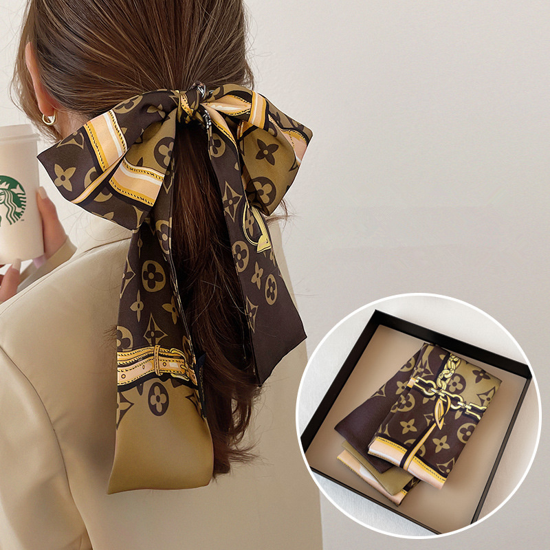 Designer Letters Print Floral Silk Scarf Headband for Women Fashion Scarves Shoulder Tote Luggage Ribbon Head Wraps Double ribbon Ladies gift 112x8 CM
Designer Letters Print Floral Silk Scarf Headband for Women Fashion Scarves Shoulder Tote Luggage Ribbon Head Wraps Double ribbon Ladies gift 112x8 CM
