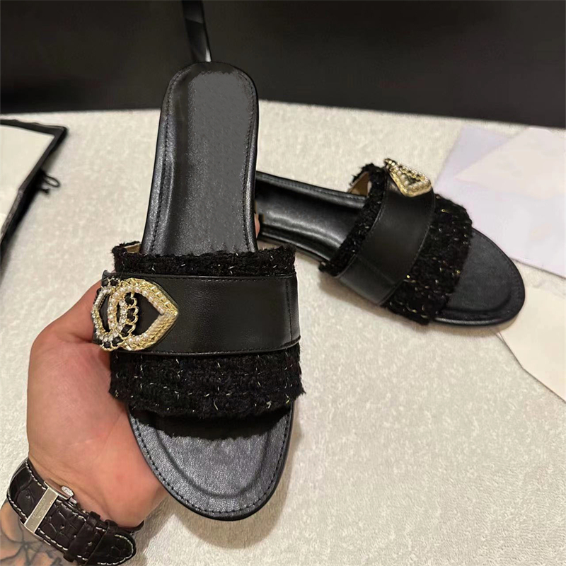 New women's slippers designer top fashion summer leather flat heels casual sexy temperament drill buckle sandals seaside flip-flops size 35-42, Shoebox
New women's slippers designer top fashion summer leather flat heels casual sexy temperament drill buckle sandals seaside flip-flops size 35-42, Shoebox