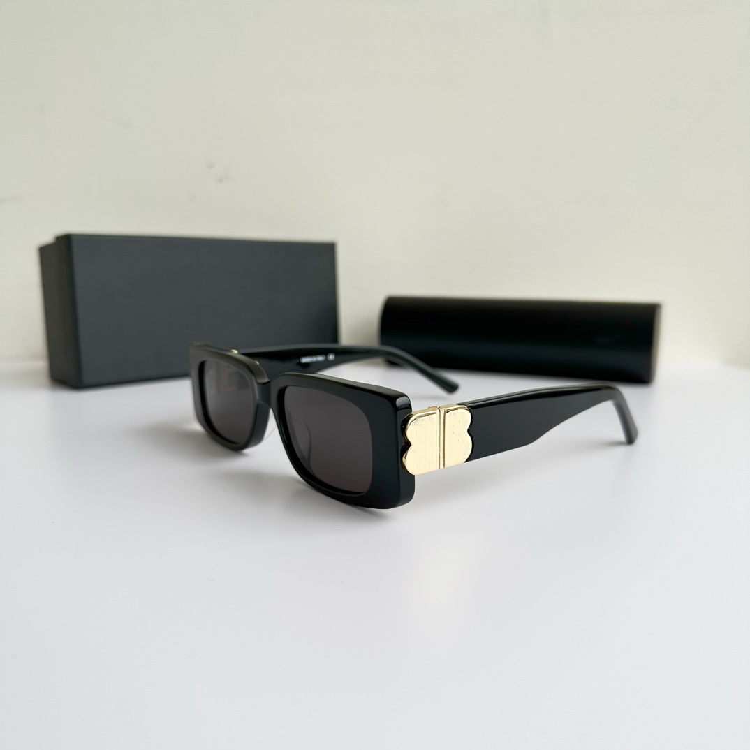 Women square sunglasses Fashion Womens Brand Designer 0096S Luxury Rectangle Full Frame Black Double B Style Men Glasses with Case
Women square sunglasses Fashion Womens Brand Designer 0096S Luxury Rectangle Full Frame Black Double B Style Men Glasses with Case