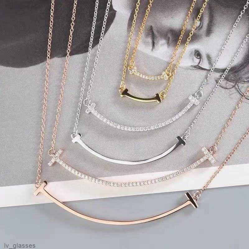 Original box Fashion Brand T Pendant Smile Necklace Womens love Couple Diamond paved Jewelry on Neck Christmas Gifts for women
Original box Fashion Brand T Pendant Smile Necklace Womens love Couple Diamond paved Jewelry on Neck Christmas Gifts for women