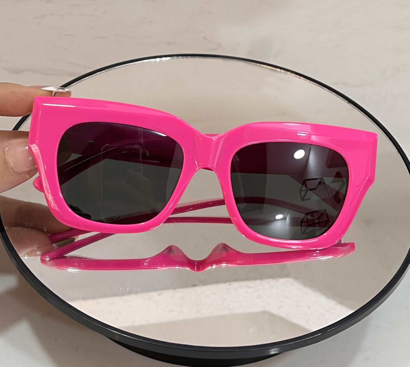 Pink Square Sunglasses for Women Fashion Sun Glasses Designers Sunglasses occhiali da sole Sunnies UV400 Eyewear with Box
Pink Square Sunglasses for Women Fashion Sun Glasses Designers Sunglasses occhiali da sole Sunnies UV400 Eyewear with Box
