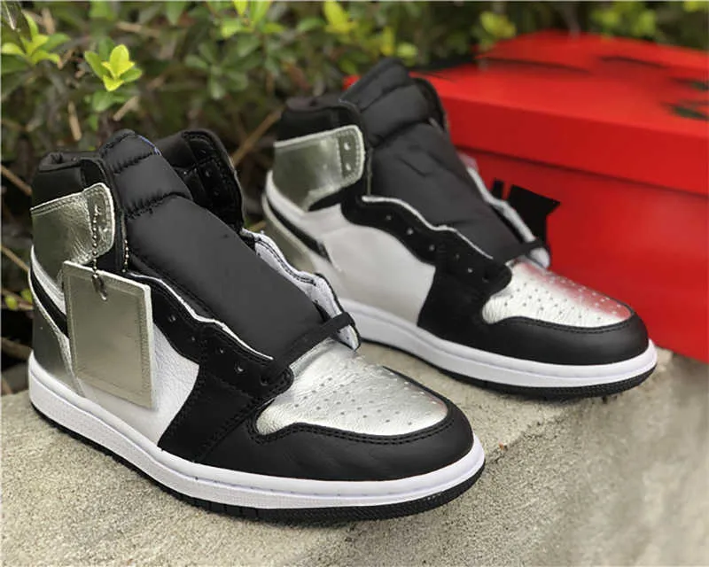 Coming With Box Basketball Shoes 2023 Jumpman 1 High Metallic Silver Black Toes Luxurys Designers Top Calf Leather Patch Pattern Men
Coming With Box Basketball Shoes 2023 Jumpman 1 High Metallic Silver Black Toes Luxurys Designers Top Calf Leather Patch Pattern Men