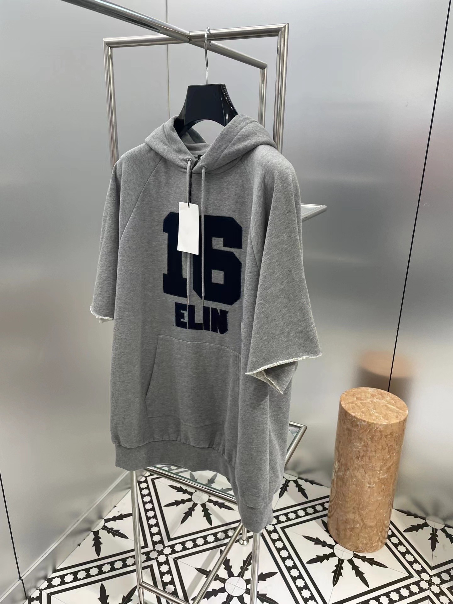 Women' Hoodies 2023 New Spring Summer Pullover Short Sleeve Print Designer Coat And Brand Same Style Sweatshirts 0304-2, Gray
Women' Hoodies 2023 New Spring Summer Pullover Short Sleeve Print Designer Coat And Brand Same Style Sweatshirts 0304-2, Gray