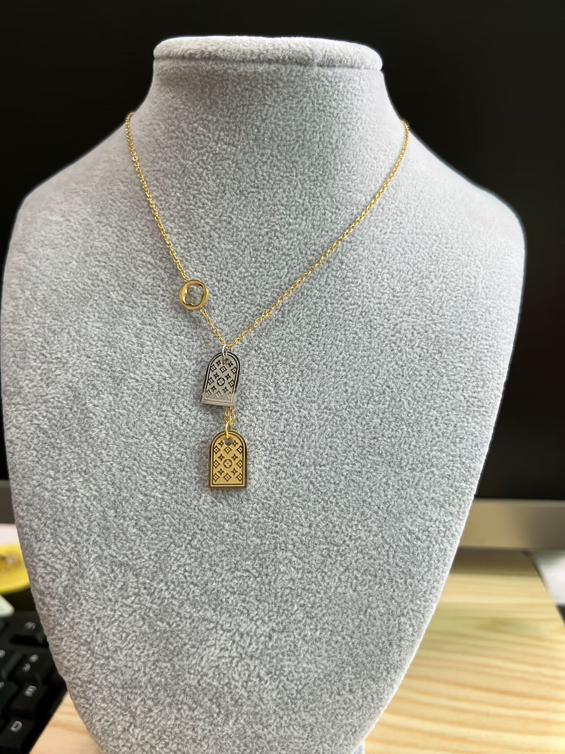 18style Luxury Brand Designer Pendants Necklaces Never Fading 18K Gold Plated Stainless Steel Letter Choker Chain Jewelry Accessories Gifts
18style Luxury Brand Designer Pendants Necklaces Never Fading 18K Gold Plated Stainless Steel Letter Choker Chain Jewelry Accessories Gifts