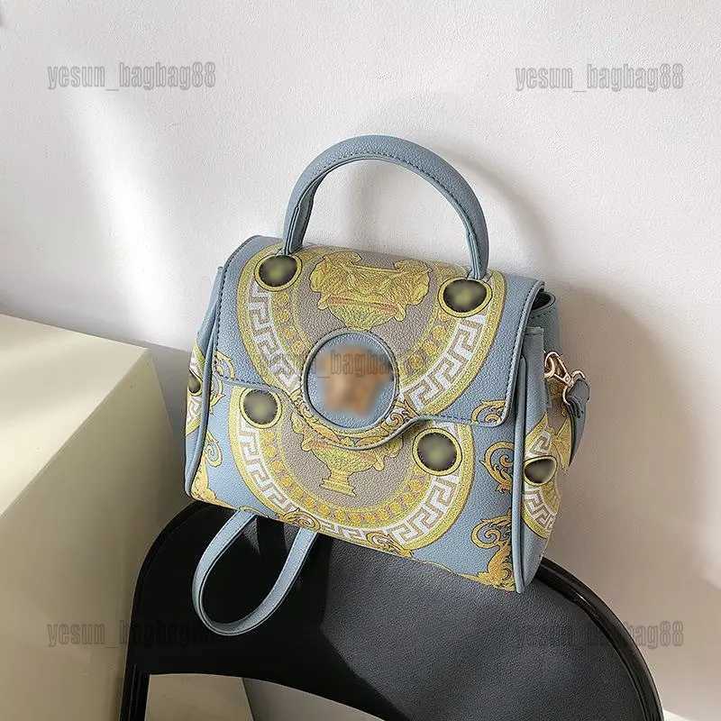 Luxury Designer Handbag versages Tote Bag Female High-capacity Crossbody Bag Shoulder Lady Wallet Messenger Handbag 27cm/21cm/12cm 
Luxury Designer Handbag versages Tote Bag Female High-capacity Crossbody Bag Shoulder Lady Wallet Messenger Handbag 27cm/21cm/12cm