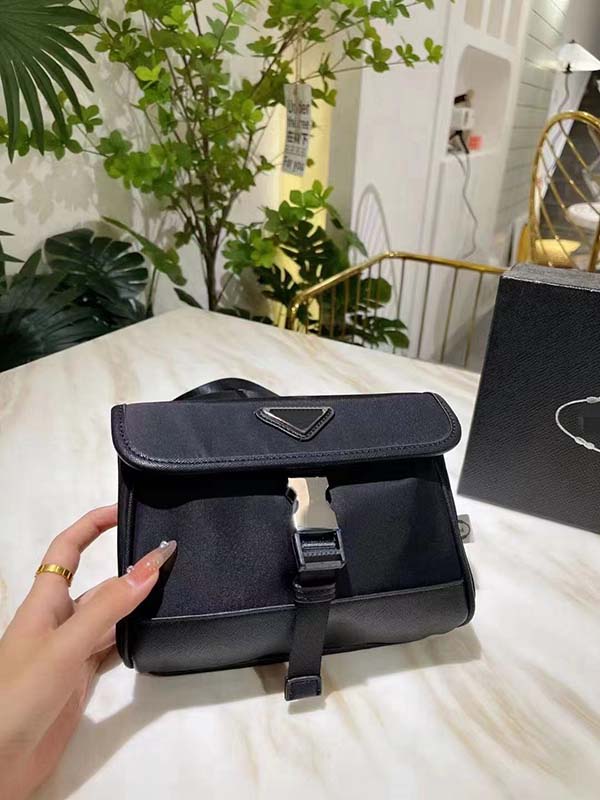 2023 new nylon cloth single shoulder messenger bag parachute cloth bag designer bag men's and women's universal fashion mobile phone bag mini square bag, Black 02
2023 new nylon cloth single shoulder messenger bag parachute cloth bag designer bag men's and women's universal fashion mobile phone bag mini square bag, Black 02