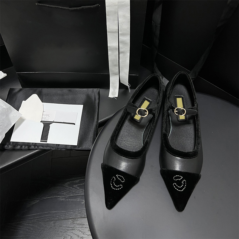 Luxury Sneakers Designer Women Slip-On Shoes Glossed-leather Leather Casual Shoes Sneakers Cloudbust Casual Shoe, White
Luxury Sneakers Designer Women Slip-On Shoes Glossed-leather Leather Casual Shoes Sneakers Cloudbust Casual Shoe, White