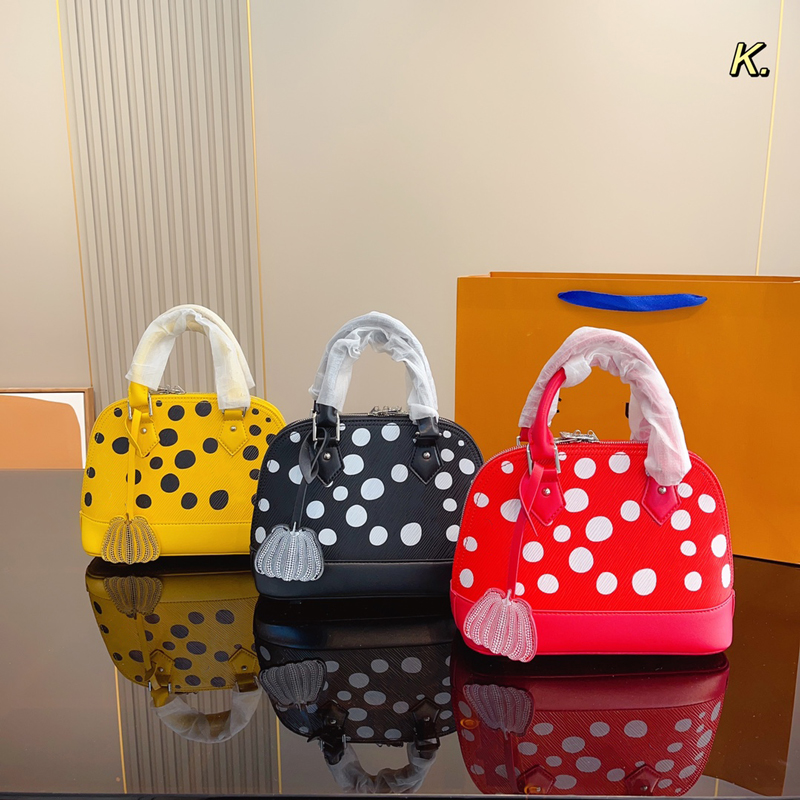 Evening Bags micro bag Luxury Designer Women's Shell Bag Handbag Brand High Quality Women Available for Selection Latest Teddy Series High Edit, Black
Evening Bags micro bag Luxury Designer Women's Shell Bag Handbag Brand High Quality Women Available for Selection Latest Teddy Series High Edit, Black