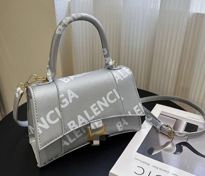 Fashion Design PU Leather Crossbody Bags for Women Luxury Korean Version Simple Shoulder Bag Female Purse and Handbag H058
Fashion Design PU Leather Crossbody Bags for Women Luxury Korean Version Simple Shoulder Bag Female Purse and Handbag H058