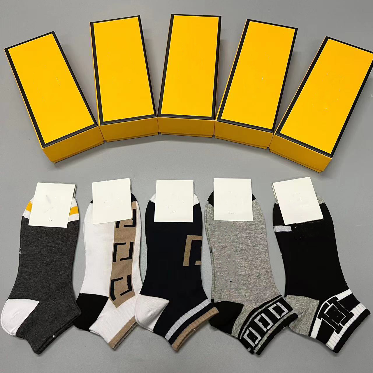 2023AA designer men's and women's socks five Luxurys sports winter mesh letter printing brand cotton women's socks with box set gift., 11
2023AA designer men's and women's socks five Luxurys sports winter mesh letter printing brand cotton women's socks with box set gift., 11
