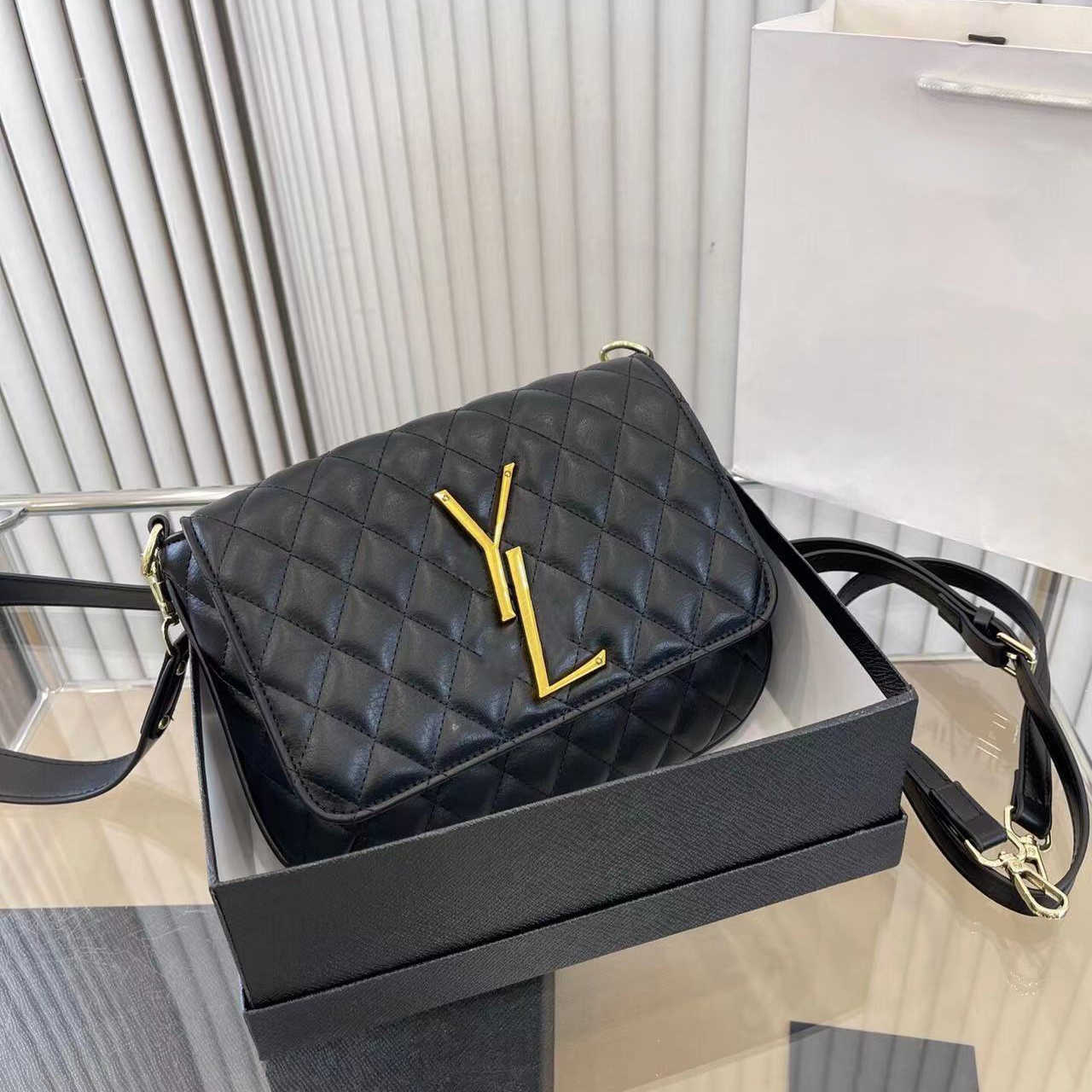 New Arrived woman designers bags Women crossbody tote Shoulder bag Purse Handbags wallet messenger bags, Black
New Arrived woman designers bags Women crossbody tote Shoulder bag Purse Handbags wallet messenger bags, Black