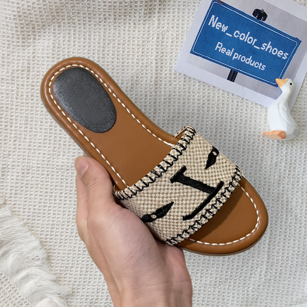 Raffia Embroidered Flat Mules designer slippers beach women shoes Pine Green Gold Sky Blue pink Black Brown Fuchsia flat slides luxury womens sandal
Raffia Embroidered Flat Mules designer slippers beach women shoes Pine Green Gold Sky Blue pink Black Brown Fuchsia flat slides luxury womens sandal