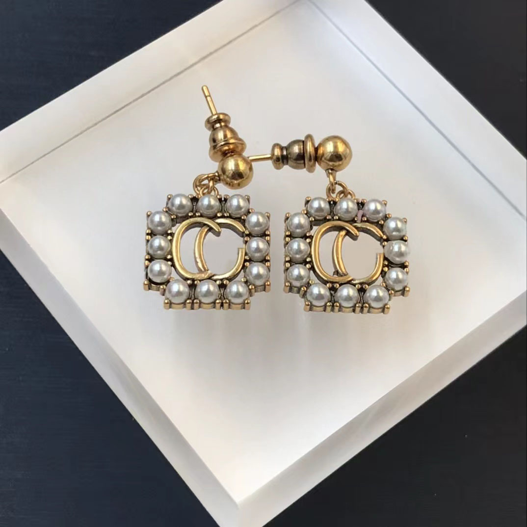 2023 pearl long dangle drop earrings classic style. Brand fashion luxury designer earrings for women. Wedding party high quality designer jewelry with box with stamps
2023 pearl long dangle drop earrings classic style. Brand fashion luxury designer earrings for women. Wedding party high quality designer jewelry with box with stamps