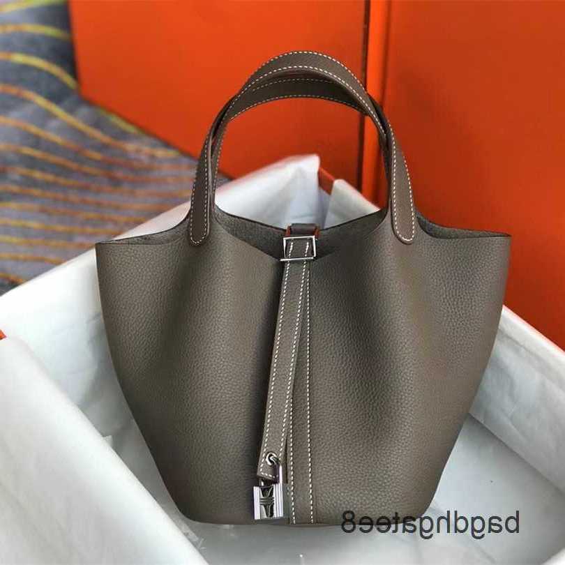 Toto Bags Handle Designer Basket Bag Leather Thread Picotin Litchi Locks Waxed He 2023 Classic Handmade Fv0gcvn RA1P RYC5, Elephant grey gold
Toto Bags Handle Designer Basket Bag Leather Thread Picotin Litchi Locks Waxed He 2023 Classic Handmade Fv0gcvn RA1P RYC5, Elephant grey gold
