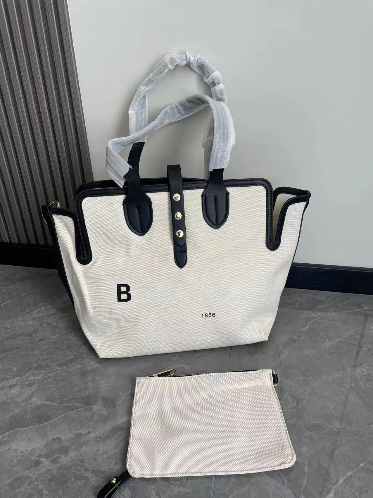 Canvas Belt Tote Bag Shoulder Large Shopping Bag Soft Crossbody Wallet Brown Black Large Capacity Women'S Luxury Designer Leather Weekender Bag Slouchy Logo Print, White
Canvas Belt Tote Bag Shoulder Large Shopping Bag Soft Crossbody Wallet Brown Black Large Capacity Women'S Luxury Designer Leather Weekender Bag Slouchy Logo Print, White