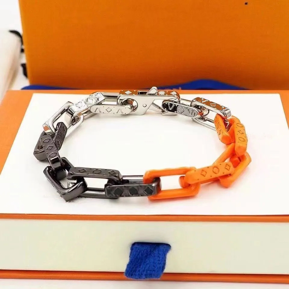 Chain High quality colorful Matching color bamboo Cuban chain luxury letter V bracelets necklaces designers jewellery bangles necklace for mens womens cjewelers
Chain High quality colorful Matching color bamboo Cuban chain luxury letter V bracelets necklaces designers jewellery bangles necklace for mens womens cjewelers