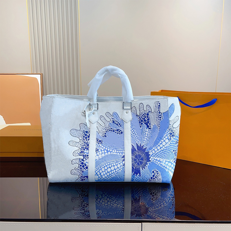 Genuine Leather Designer Tote Bag for Women - Luxury Handbag with Pruses, Ideal for Travel and Shopping, White
Genuine Leather Designer Tote Bag for Women - Luxury Handbag with Pruses, Ideal for Travel and Shopping, White