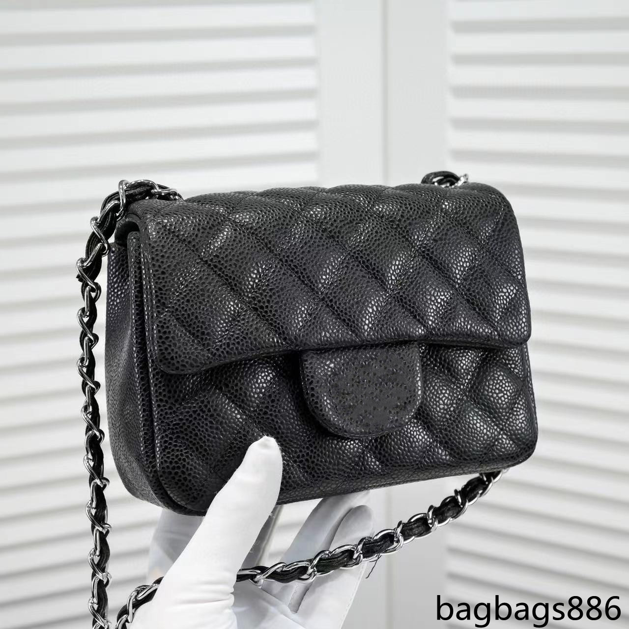 Top quality luxury designers mini square flap bag leather caviar sheepskin classic black wallet quilting Hangbags Crossbody shoulder bag gold or silver chain 17 cm, Black caviar gold chain
Top quality luxury designers mini square flap bag leather caviar sheepskin classic black wallet quilting Hangbags Crossbody shoulder bag gold or silver chain 17 cm, Black caviar gold chain