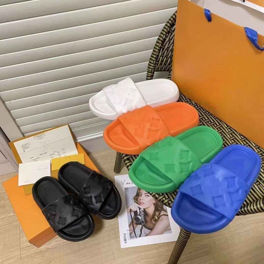 New Slippers Designer women Rubber Slide Waterfront Embossed Mule Fashion Slides Flat Comfort with luxury Summer sandals Luxury men Beach sandal letter size 35-44
New Slippers Designer women Rubber Slide Waterfront Embossed Mule Fashion Slides Flat Comfort with luxury Summer sandals Luxury men Beach sandal letter size 35-44