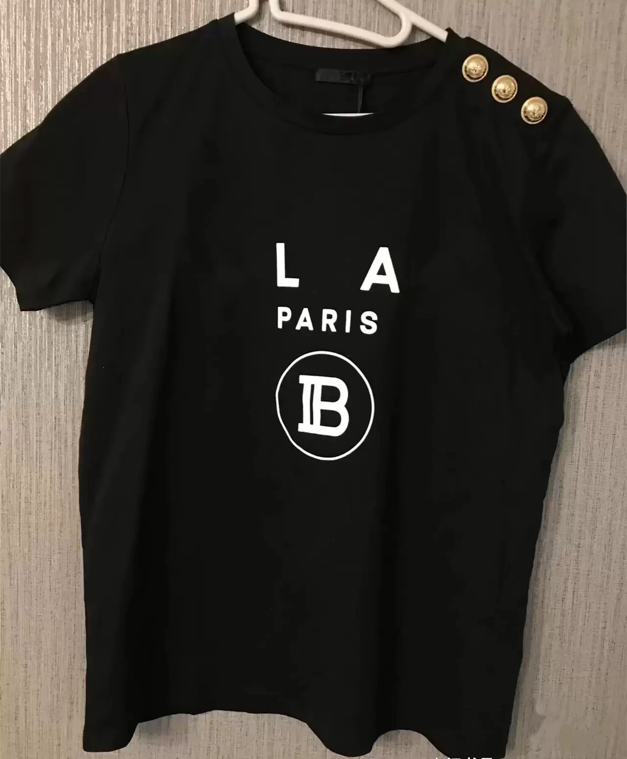 2023 New Men's And Women's T Shirt Luxury Letter Printing balmain Luxury Designer Short-Sleeved Ladies Pierre Brand designer High-Quality Cotton T-Shirt Tee Couples
2023 New Men's And Women's T Shirt Luxury Letter Printing balmain Luxury Designer Short-Sleeved Ladies Pierre Brand designer High-Quality Cotton T-Shirt Tee Couples