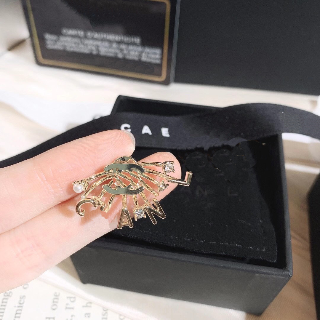 18k Gold Plated Stud Earrings Designer Girl Love Earrings Romantic Designer Letter Charm Earrings Fashion Versatile European Luxury Brand Gift Jewelry
18k Gold Plated Stud Earrings Designer Girl Love Earrings Romantic Designer Letter Charm Earrings Fashion Versatile European Luxury Brand Gift Jewelry
