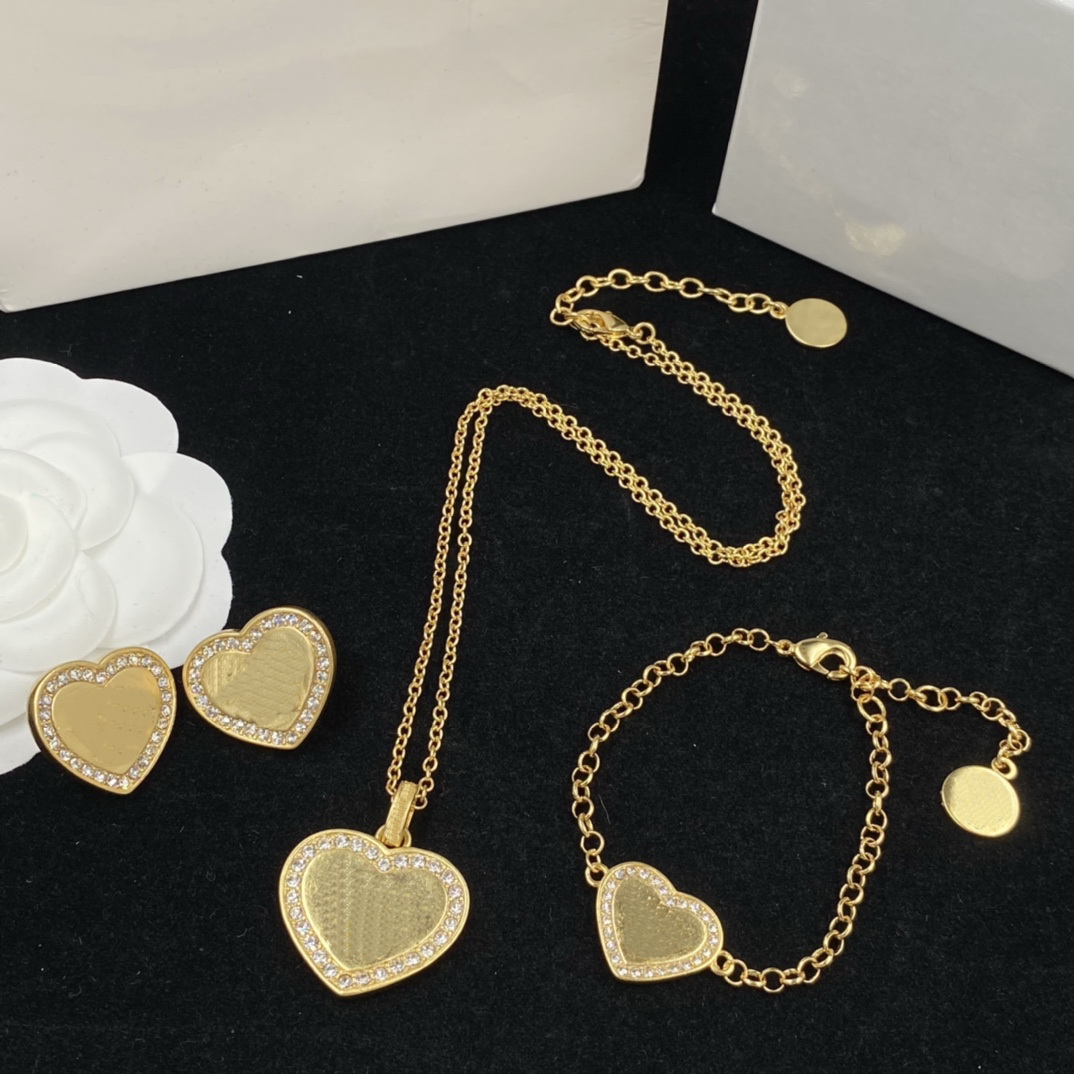 Fashion Luxury Designed Necklaces Earring Sets Banshee Medusa Head Portrait heart-shaped Pendant Women/s Jewelry Gifts HMS16 --0515, Such as picture color
Fashion Luxury Designed Necklaces Earring Sets Banshee Medusa Head Portrait heart-shaped Pendant Women/s Jewelry Gifts HMS16 --0515, Such as picture color