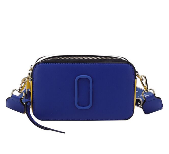 Retail Cosmetic Bag Women Wallets New 2022 Contrast Color Small Square Bag Trend Letter Single Shoulder Messenger Bag J0305, Fuchsia
Retail Cosmetic Bag Women Wallets New 2022 Contrast Color Small Square Bag Trend Letter Single Shoulder Messenger Bag J0305, Fuchsia