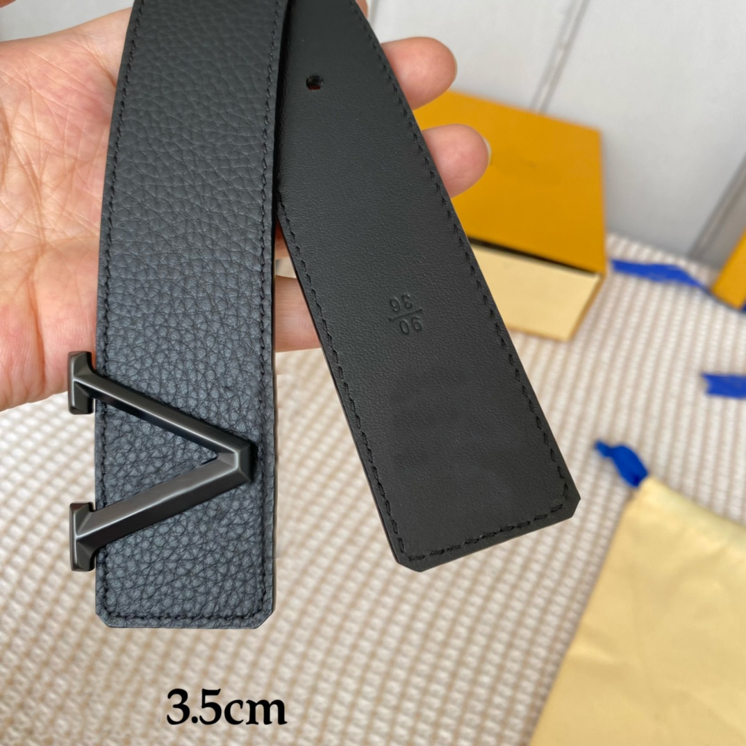 A fashion must Uniquely designed belt to complete your look
