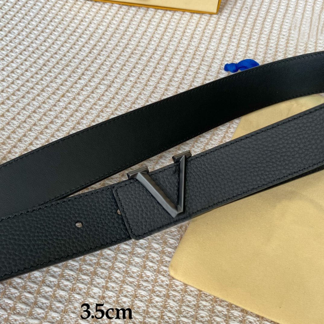 A fashion must Uniquely designed belt to complete your look
