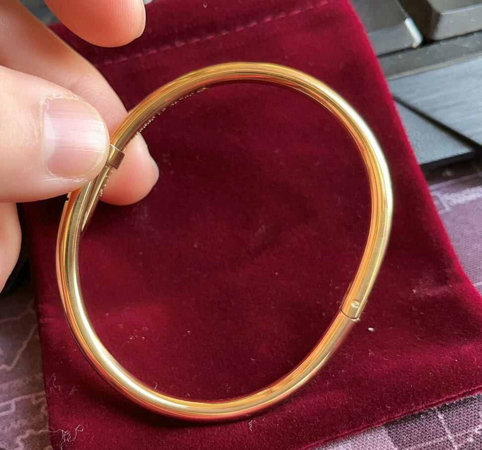 Bangle Nail Bracelet Designer Cuff Bracelets Carti Luxury Jewelry Screw Bracelets Fashion Women Men Love Gift Size 17/19 With red bag
Bangle Nail Bracelet Designer Cuff Bracelets Carti Luxury Jewelry Screw Bracelets Fashion Women Men Love Gift Size 17/19 With red bag