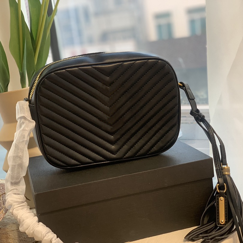Fashion crossbody bag camera shoulder bag V-stripe design metal logo womens bag, Black
Fashion crossbody bag camera shoulder bag V-stripe design metal logo womens bag, Black